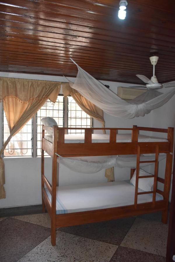 Bed and Breakfast Kituri Royal Annex à Dar es Salaam Extérieur photo